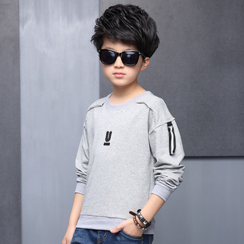 Casual παιδική μπλούζα σε ένα απλό μοντέλο σε τρία χρώματα