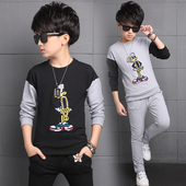 Παιδική αθλητική φόρμα για αγόρια με μια εικόνα κατάλληλη για τη καθημερινή ζωή