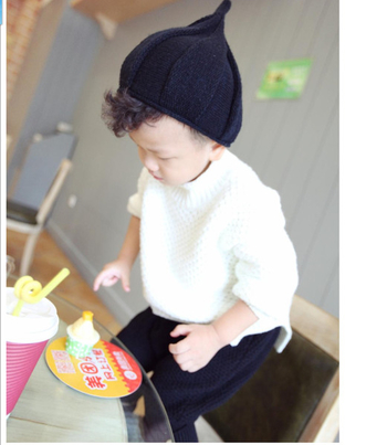 Ζεστό παιδικό πουλόβερ για αγόρια σε ευρύ σχέδιο, σε γκρι και άσπρο