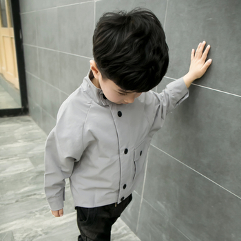 Детско дълго яке за момчета в интересен модел, в сив цвят