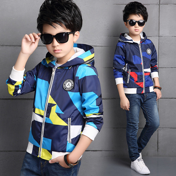 Παιδικό μπουφάν για αγόρια με κουκούλα σε δύο χρώματα