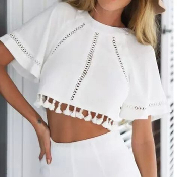 Κομψό λευκό γυναικείο σετ - T-shirt με σορτς