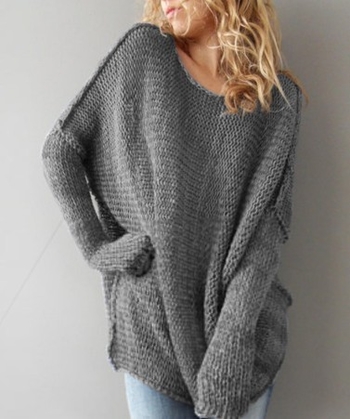 Μακρύ γυναικείο πουλόβερ  σε ευρύ σχέδιο σε γκρι και μπορντό χρώμα