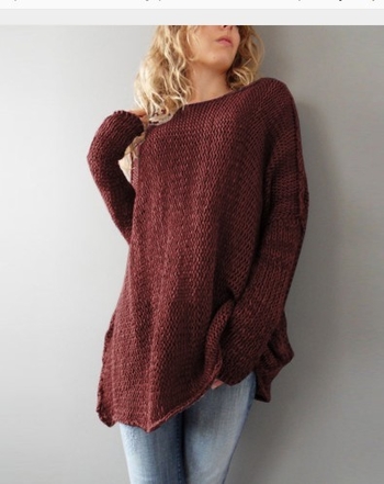 Μακρύ γυναικείο πουλόβερ  σε ευρύ σχέδιο σε γκρι και μπορντό χρώμα