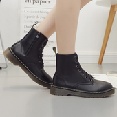 HIT! Μαύρες  γυναικείες μπότες ς με μη ολισθηρό χοντρό πέλμα, σταυροί δεσμοί και ύψος μέχρι το αστραγάλου