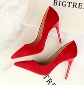 Καθαρό μοντέλο γυναικεία  παπούτσια με ψηλό τακούνι  πολλά χρώματα