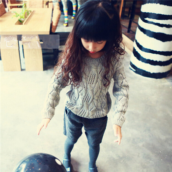 Плетен детски пуловер за момичета в сив цвят