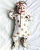 Сладък бебешки комбинезон с изображения на плодчета