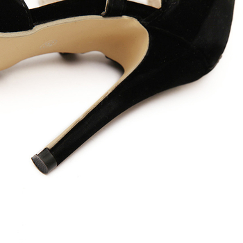 Елегантни дамски обувки на висок ток с кръсосани връзки и заострени, в черен цвят
