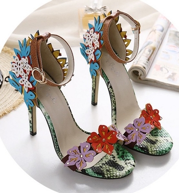 Красиви дамски сандали на висок ток - шарени с 3D флорална декорация