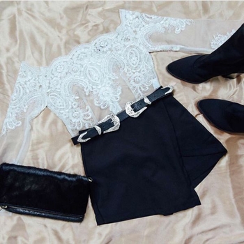 Къса дантелена дамска блуза - прозрачна, в бял и черен цвят