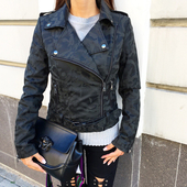 Интересно и много актуално дамско яке с камуфлажни десени и декоративни ципове