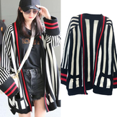 Μεγάλη γυναικεία ζακέτα με πολύ ενδιαφέρον μανίκια