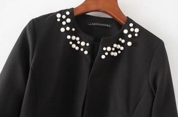 Уникално дамско сако с много интересна О-образна яка с перлички