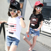 Детска тениска за момичета в бял и черен цвят с надиси