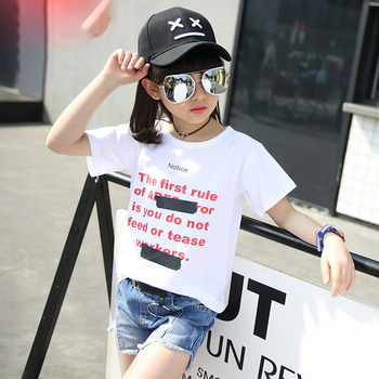 Детска тениска за момичета в бял и черен цвят с надиси