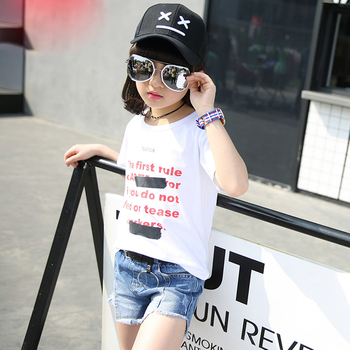 Детска тениска за момичета в бял и черен цвят с надиси