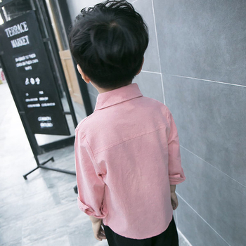Κομψό πουκάμισο για αγόρια με κεντήματα σε ροζ και λευκό χρώμα