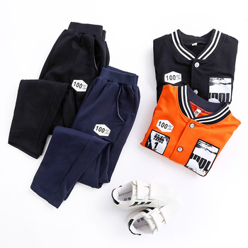 Κομψό αθλητικό σετ για αγόρια - σακάκι + παντελόνι με δίχρωμες εφαρμογές