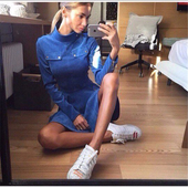 Πολύ άνετο και κομψό γυναικείο φόρεμα με γιακά, μακριά μανίκια και διακοσμητικές τσέπες