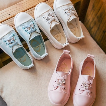 Απλά και απαλά παιδικά πάνινα παπούτσια για κορίτσια σε τρία χρώματα