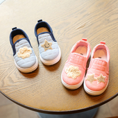 Γλυκά παιδικά μοκασίνια για κορίτσια και αγόρια σε ροζ και μπλε χρώμα με διακόσμηση