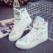 Κομψά και ψηλά γυναικεία αθλητικά παπούτσια  με μπαλώματα και λορίδες σε τέσσερα σχέδια