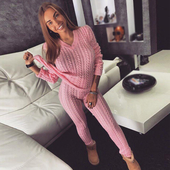 Γυναικεία καθημερινή φόρμα με ένα ενδιαφέρον V κολάρο σε διάφορα χρώματα