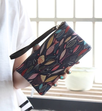 Много интересни и стилни дамски клъч чанти с удобна за носене дръжка - много модели и цветове