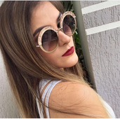 Γυναικεία γυαλιά  με κυκλικό σχήμα γυαλιού και ενδιαφέροντα λαμπερά βότσαλα