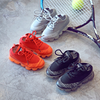 Αθλητικά παπούτσια για αγόρια και κορίτσια σε τρία χρώματα