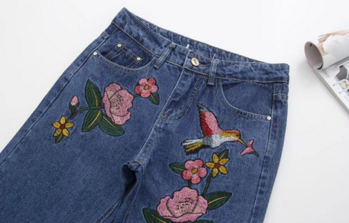 ХИТ! Дамски дънкови панталони с висока талия и уникално красива шарена бродерия на цветчета