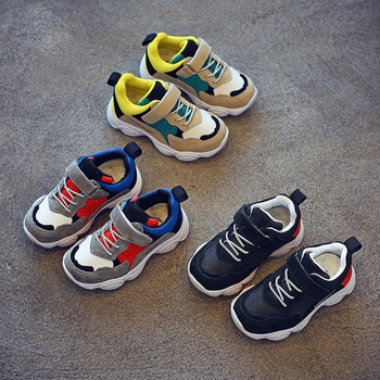 Αθλητικές μπότες για αγόρια σε διάφορα χρώματα με μπαλώματα