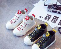 Καθημερινά παιδικά πάνινα παπούτσια για αγόρια με έγχρωμη επιγραφή σε μαύρο και άσπρο