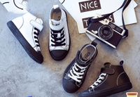 Σπορ-κομψά παιδικά παπούτσια για αγόρια με λευκά και μαύρα μπαλώματα