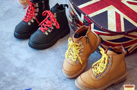 Παιδικές μπότες για αγόρια σε μπεζ και μαύρο χρώμα