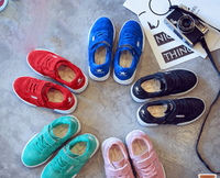 Καθημερινά αθλητικά παπούτσια για αγόρια και κορίτσια σε διαφορετικά χρώματα