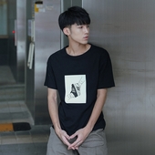 Спортно-елегантна мъжка тениска с изображение в три цвята