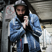 Καθημερινό τζιν μπουφάν με  μοτίβα