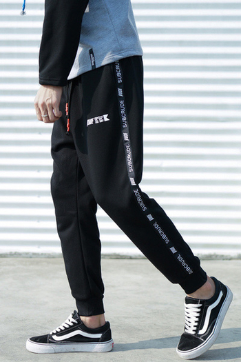 Стилен спортен панталон в свободен модел с надписи в два цвята