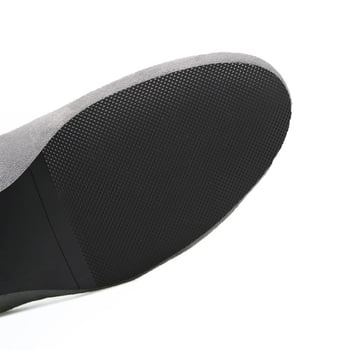 Κομψά ρετρό στυλ γυανικείες μπότες  σε μαύρο και γκρι χρώμα  με ελαφρό χοντρό τακούνι