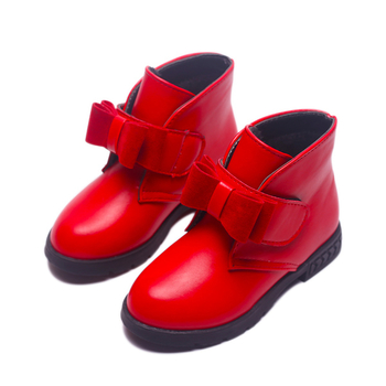 Γλυκιές παιδιικές μπότες για αγόρια και για κορίτσια σε τρία χρώματα με διακόσμηση και με κορδέλα