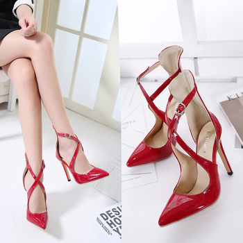 Елегантни дамски обувки на висок ток с каишки в черен и червен цвят