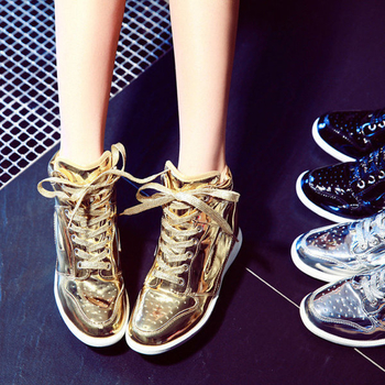 Γυαλιστικά  αθλητικά γυναικεία πάνινα παπούτσια  σε ασημένιο και χρυσό χρώμα με  πλατφόρμα