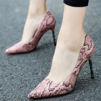 Много стилни дамски обувки на висок ток с популярна шарка - 3 модела
