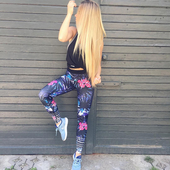 Красив дамски клин с флорален мотив, подходящ за спорт и ежедневие