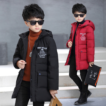 Χειμερινό μακρύ μπουφάν για αγόρια με κουκούλα σε κόκκινο και μαύρο χρώμα