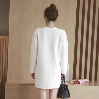 Елегантна рокля за бременни жени в бял и черен цвят с 3/4 ръкави