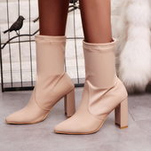 Πολύ άνετες γυναικείες μπότες με ψηλό χοντρό τακούνι