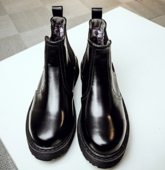 Актуални и много стилни дамски лачени боти с много топла подплата